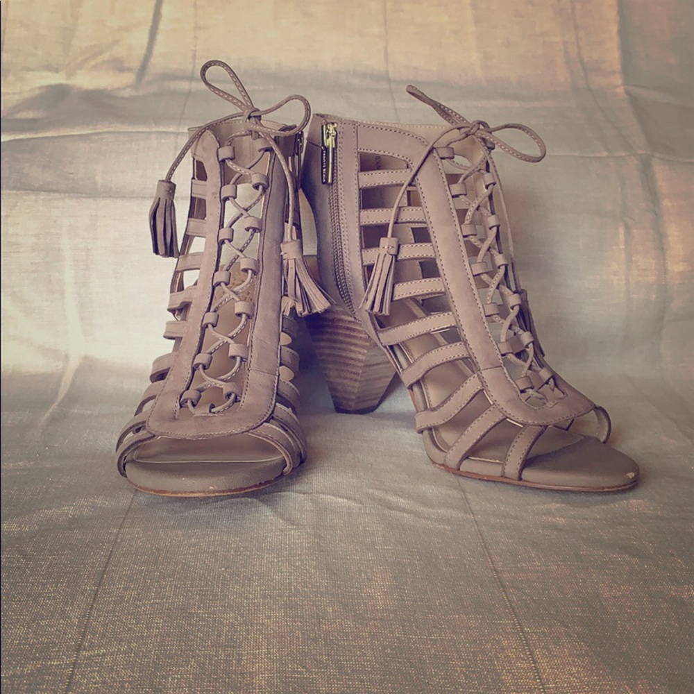 Vince Camuto 8.5M Taupe Ankle Boot